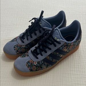 Floral Pattern Sneakers with Blue Accents